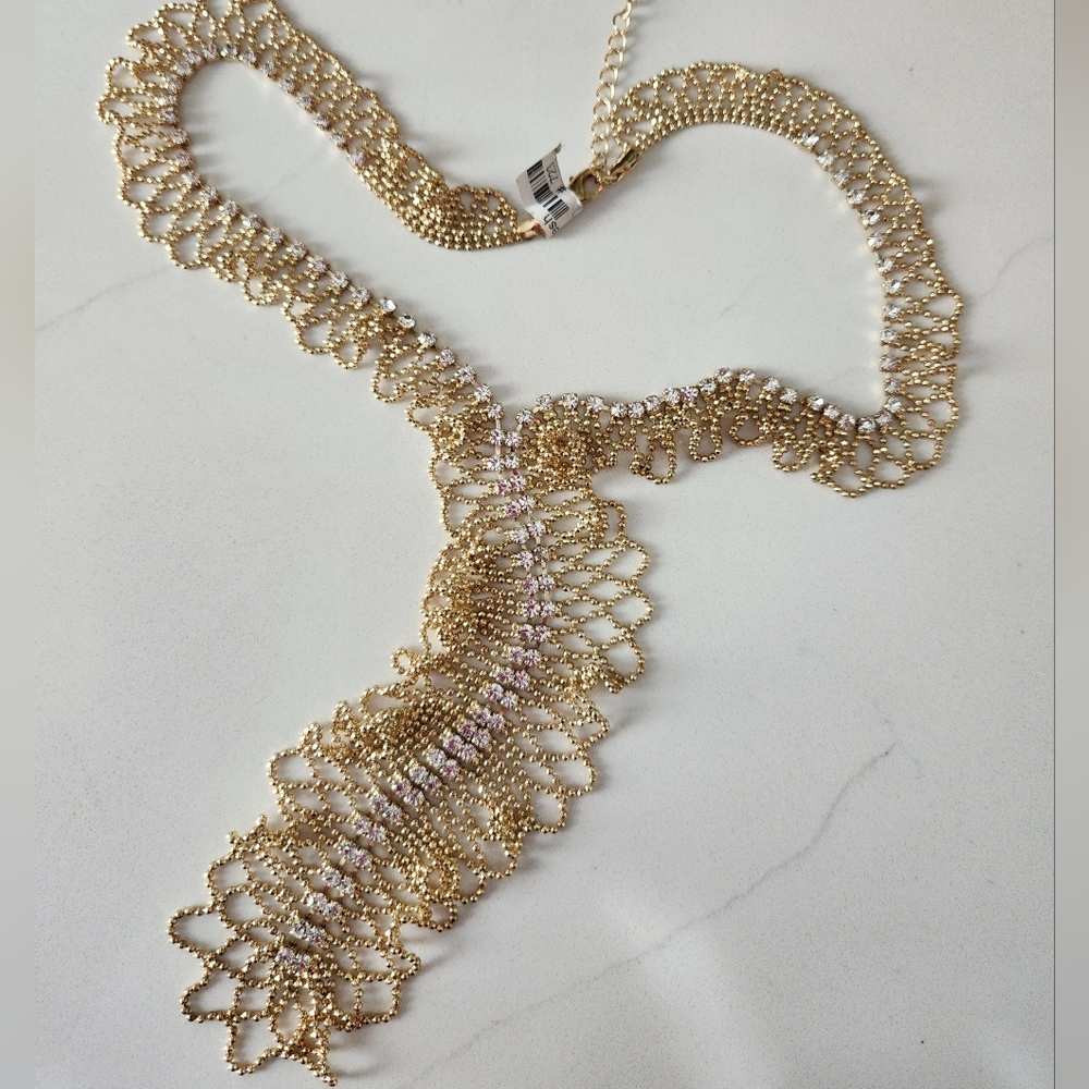 Frilly Gold Choker Necklace With Rhinestones